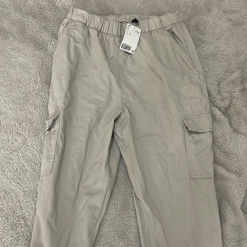Cute cargo pants! Dress up or down, cute with crop top